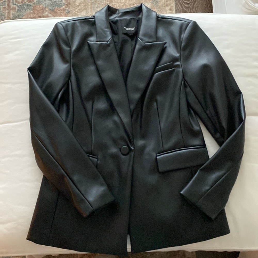 Simply Vera - Vera Wang Black faux leather blazer in size XS